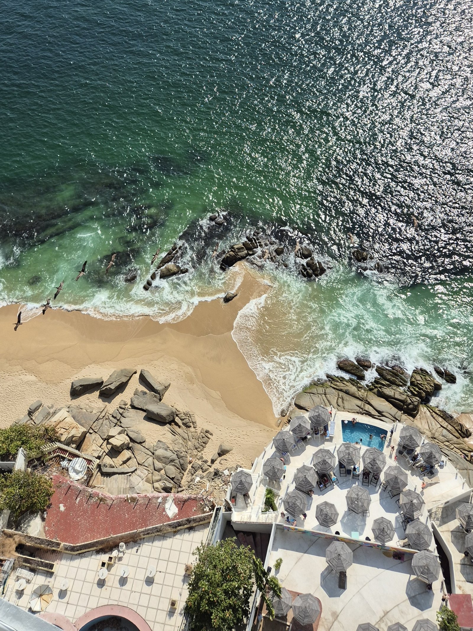 Fachada del Condominio Torres Gemelas frente al mar en Acapulco